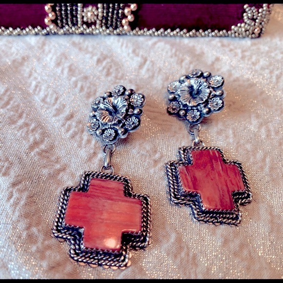 Vintage Jewelry - Southwest sterling & coral 2” pierced earrings❣️